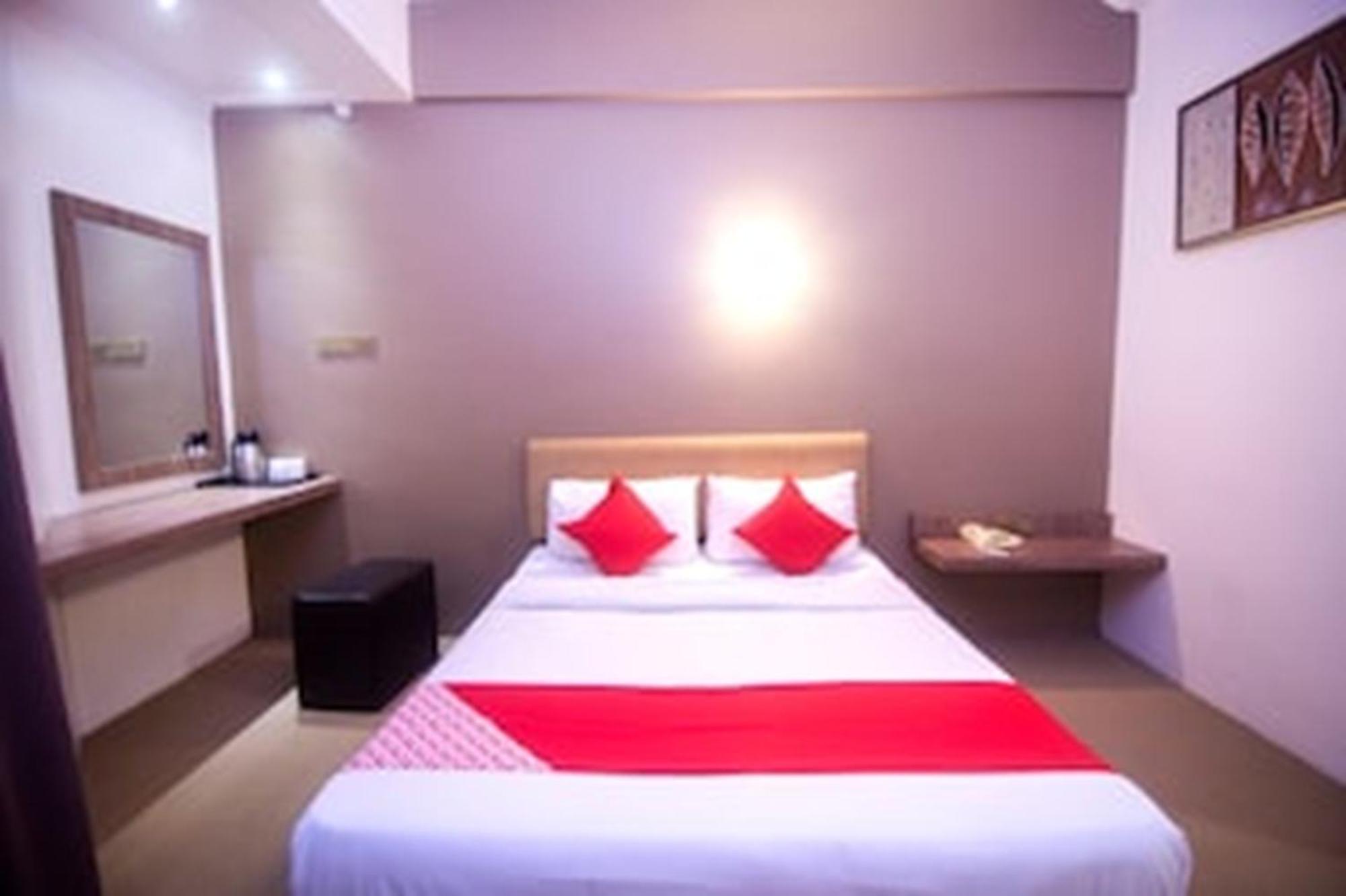 Super Oyo 979 Hua Kuok Inn Kuching Zewnętrze zdjęcie