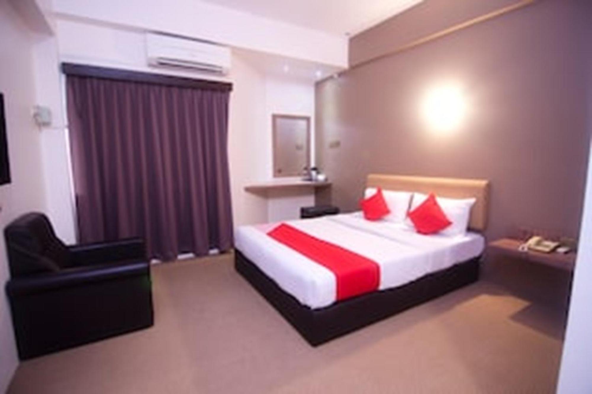 Super Oyo 979 Hua Kuok Inn Kuching Zewnętrze zdjęcie