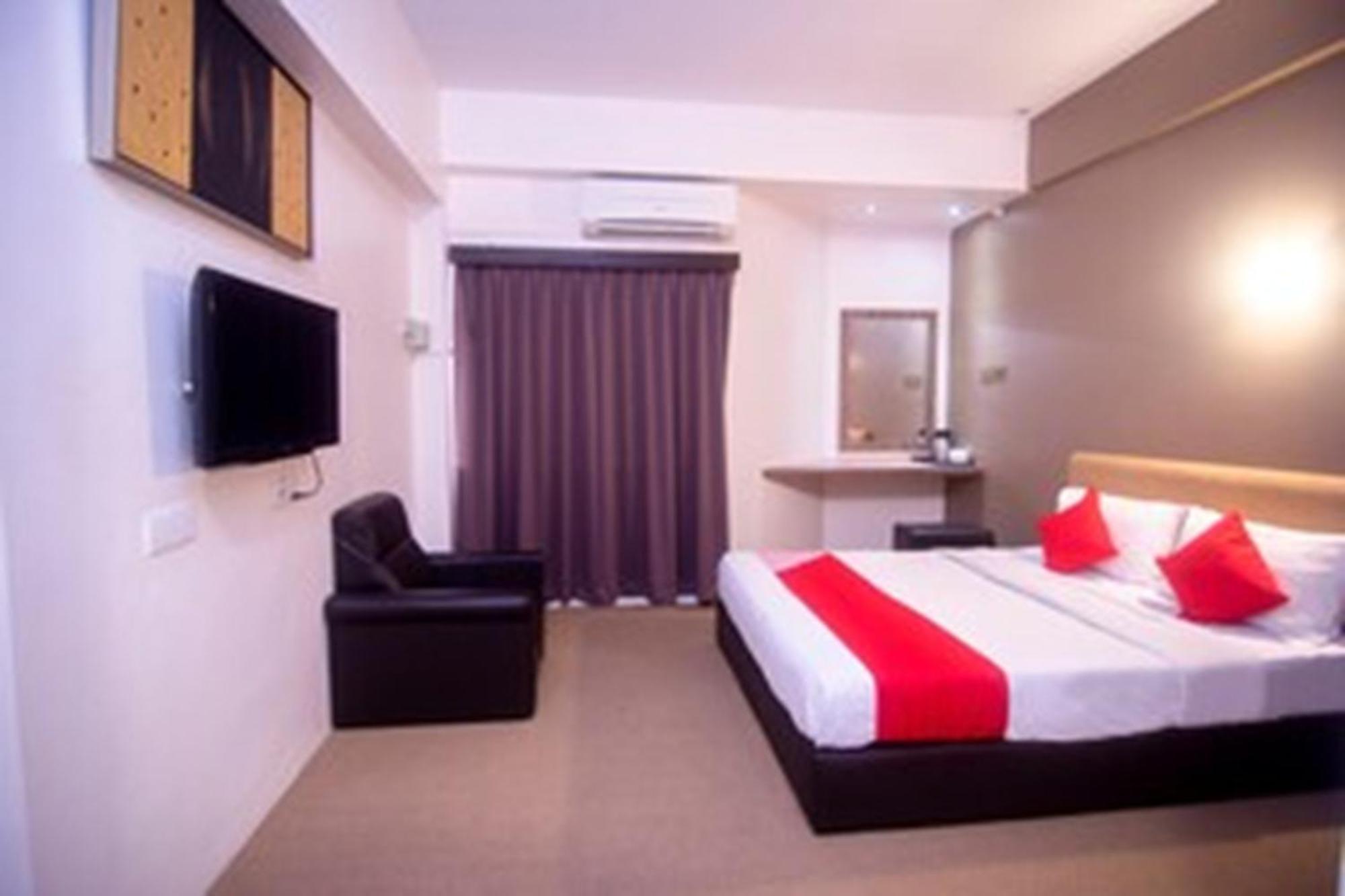 Super Oyo 979 Hua Kuok Inn Kuching Zewnętrze zdjęcie