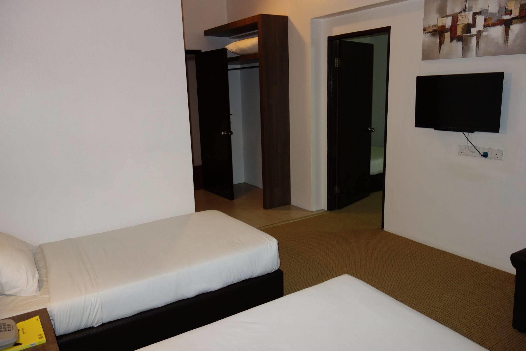 Super Oyo 979 Hua Kuok Inn Kuching Zewnętrze zdjęcie