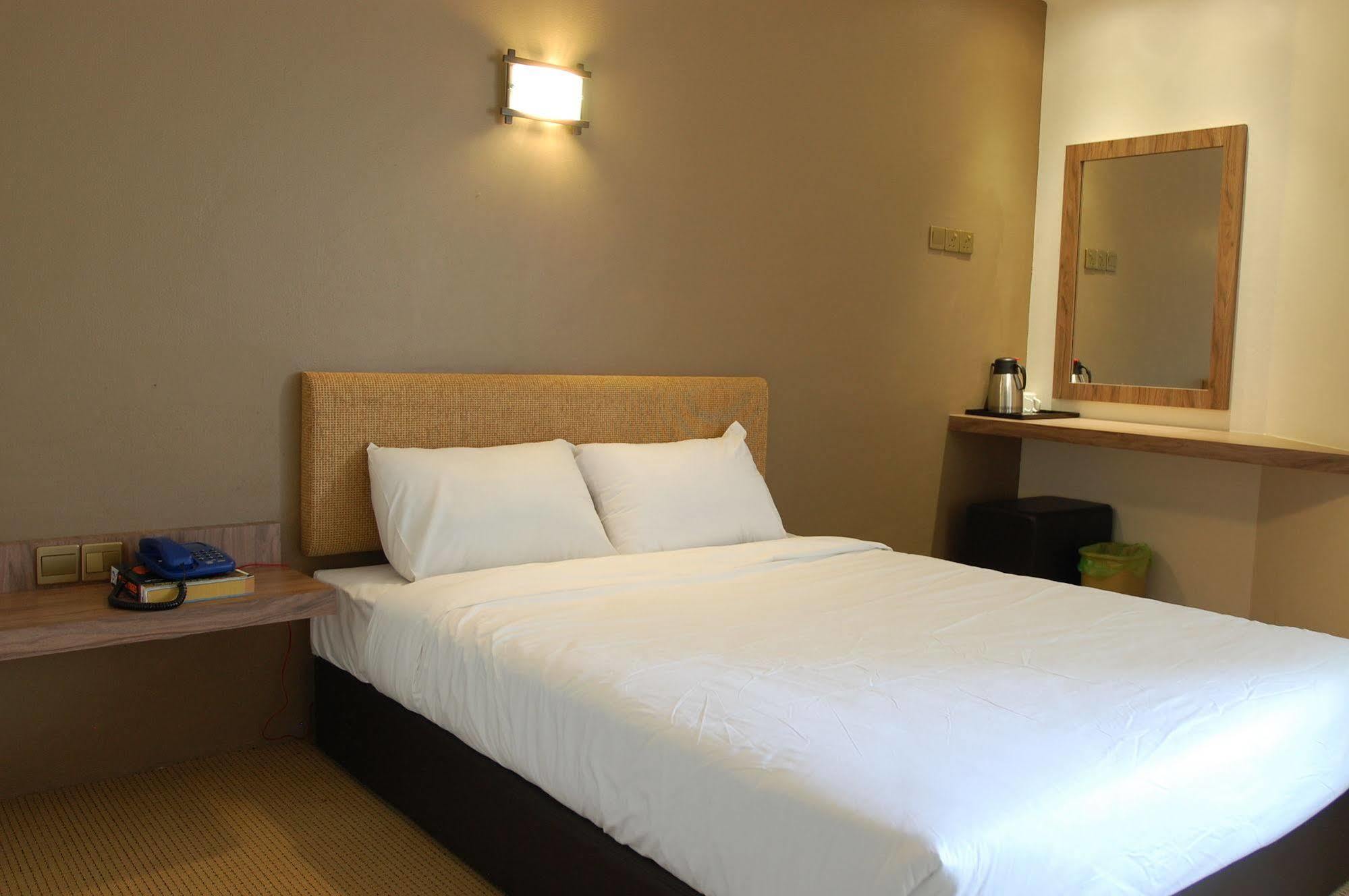 Super Oyo 979 Hua Kuok Inn Kuching Zewnętrze zdjęcie